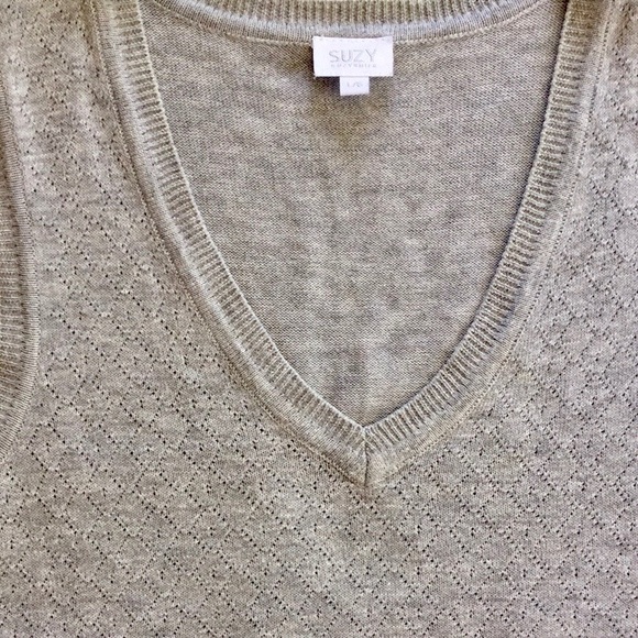 Suzy Shier - V-Neck Lightweight Sweater Vest - Picture 3 of 3